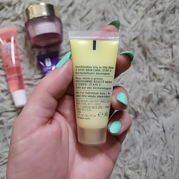 Beauty Bundle Estee Lauder Clinique Kiehls Lip Oil Hello Kitty Skin Face Lips ✨️